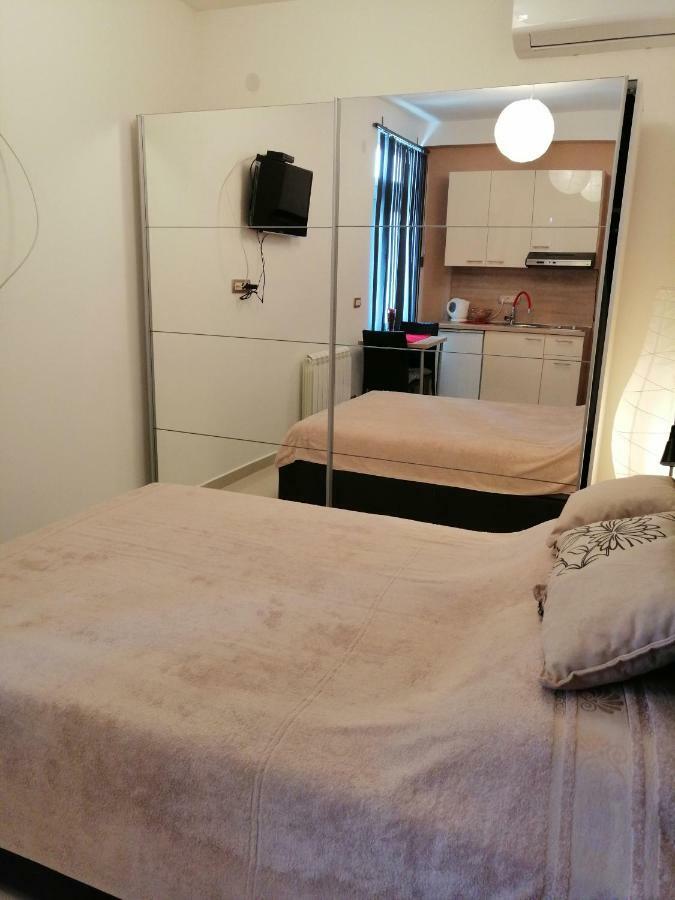 Studio Apartman Irena 2 Bijela Esterno foto